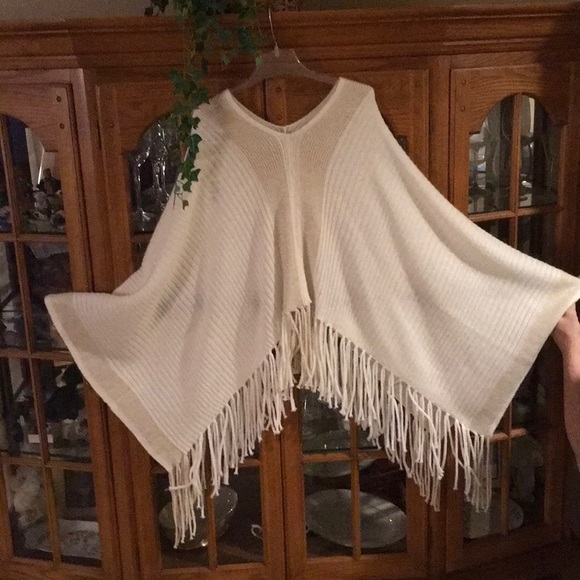 NWOT Poncho - Cream & Gold w Fringe - Picture 2 of 6